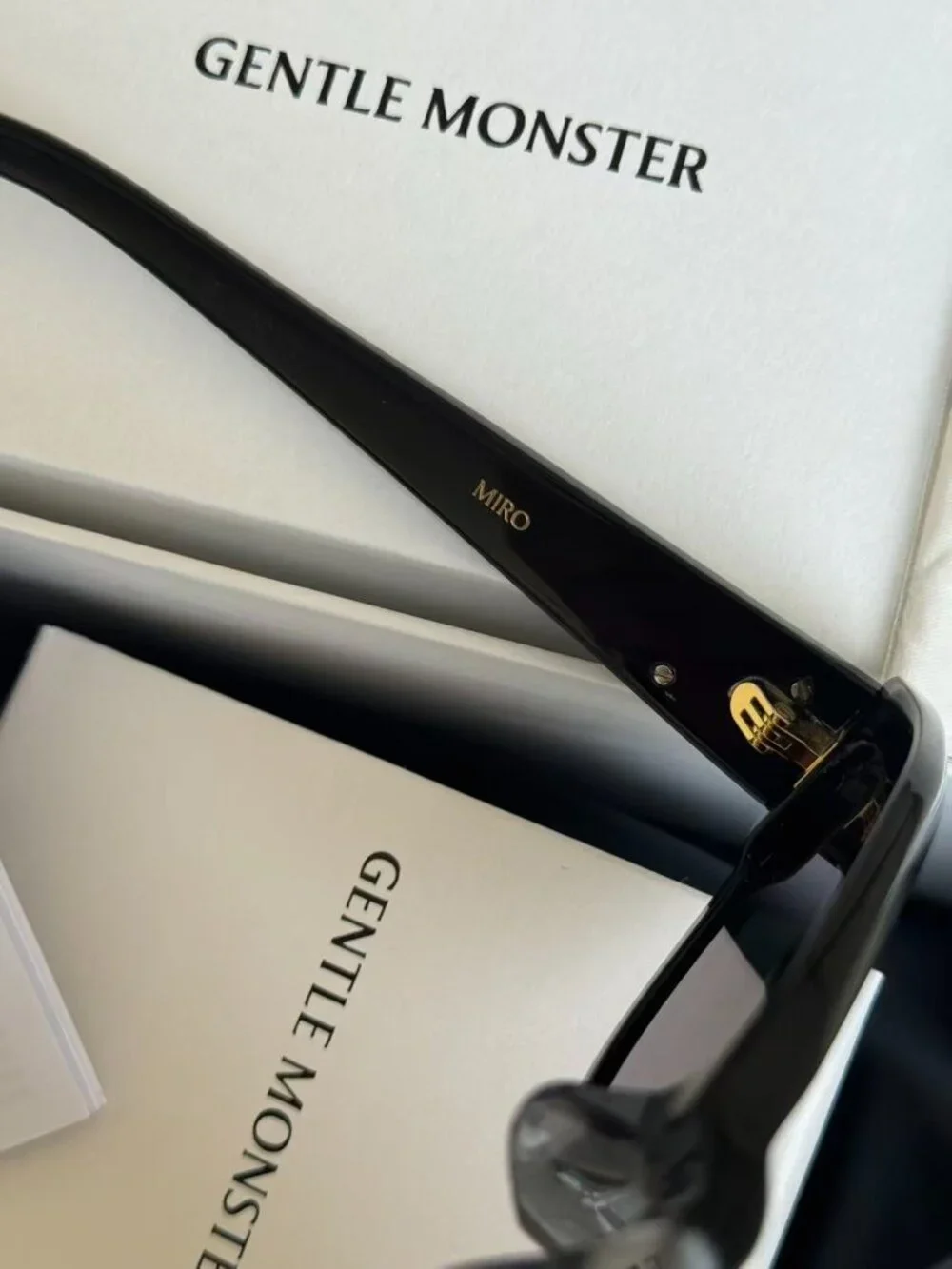 Gentle Monster MIRO Black Cat Eye Sunglasses Full Set